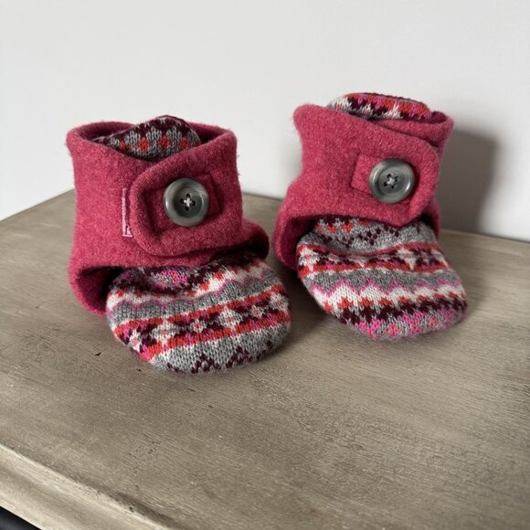 Hand made fleece baby toddler slippers nordic hook and loop 24 months - Picture 1 of 9